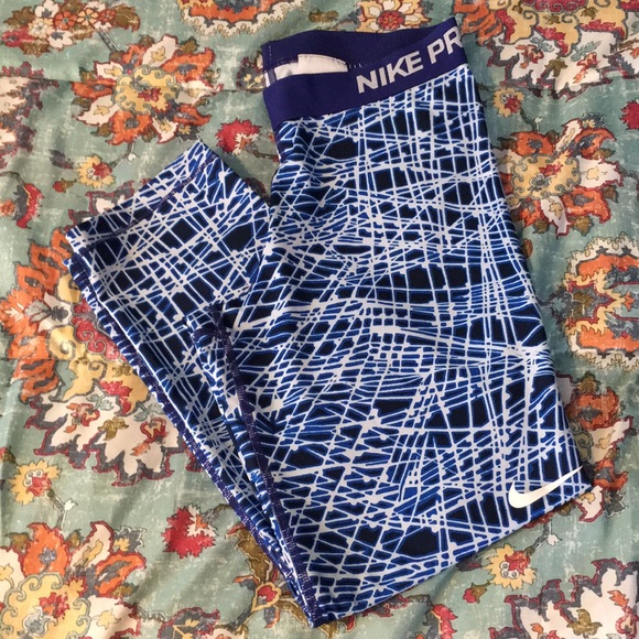 Nike Pants - Nike Cropped Leggings